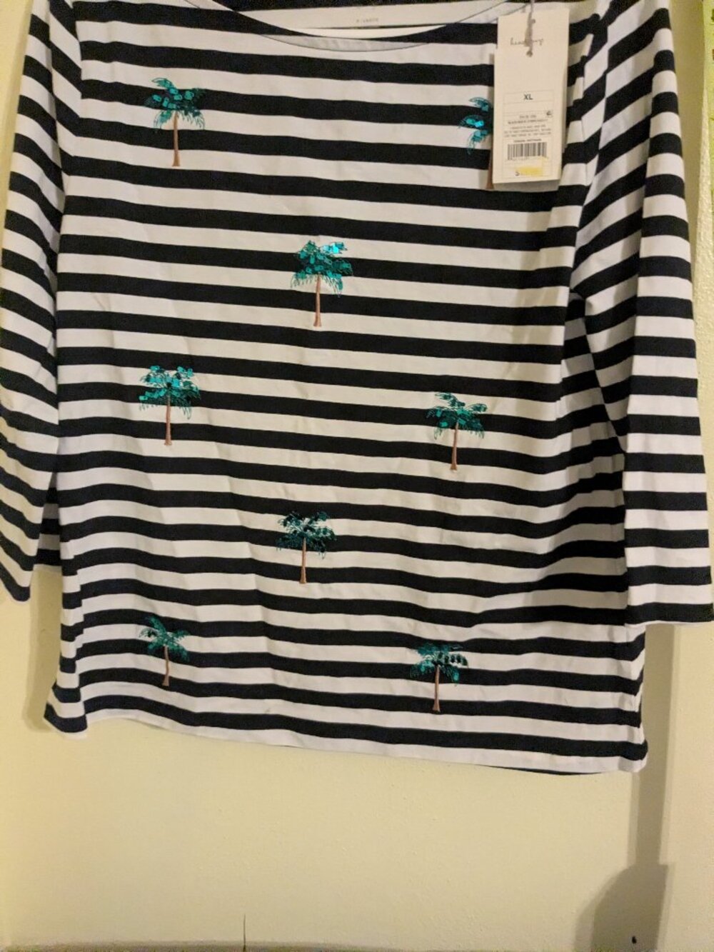 Tropical 3/4 sleeve tshirt.